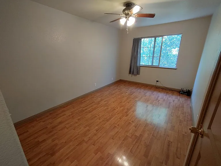 819 H St #14 — Photo 13