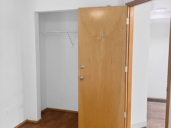 4th image of 4245 8th Ave NE #B