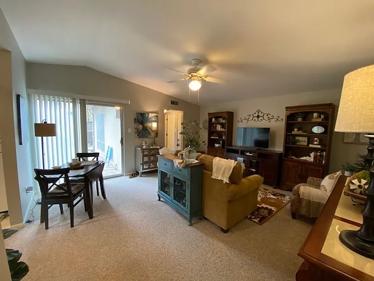 111 Alan A Dale Cir — Photo 3