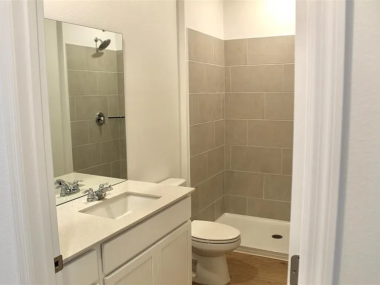 A-4359 Vibernum Avenue — Photo 9