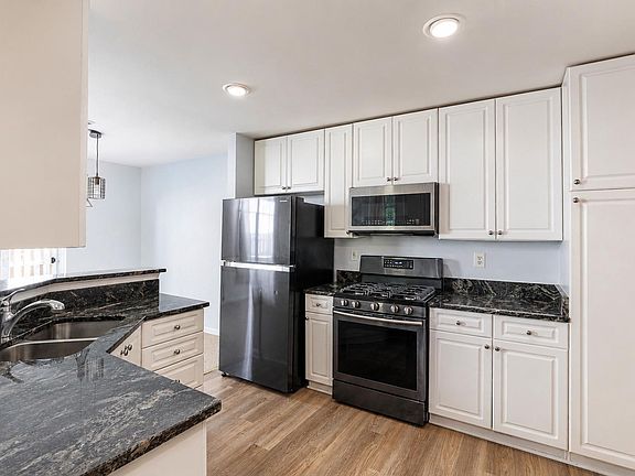 3rd image of 3903 Ettrick Ct #11-42