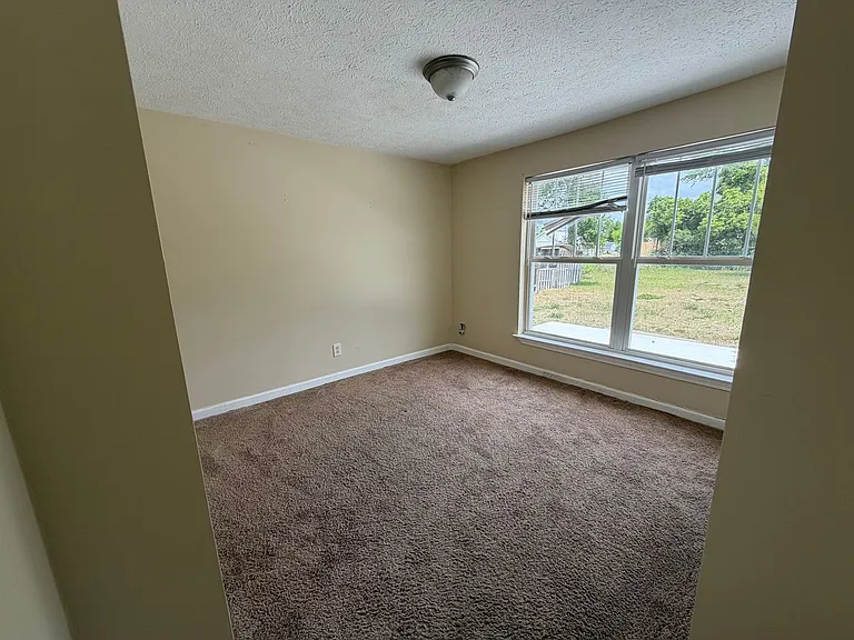 222 N Gray Ave — Photo 7