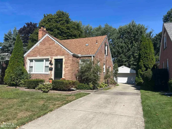 2286 Allard Ave, Grosse Pointe Woods, MI 48236