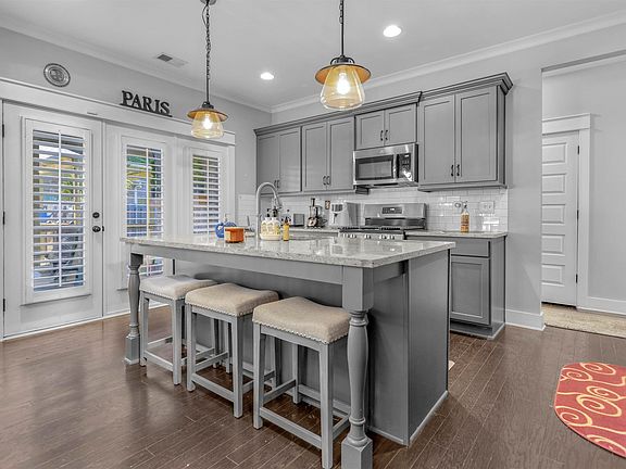 4th image of 1450 Woodridge Pl