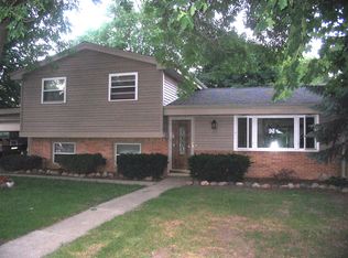 6041 Oriole Ln, Greendale, WI 53129