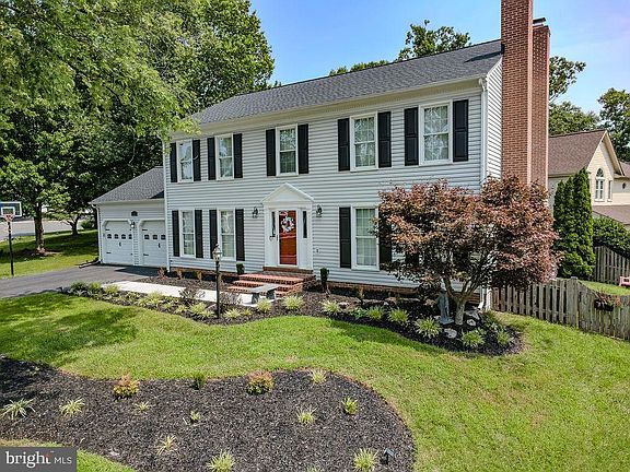 3rd image of 6207 Maple Run Ct