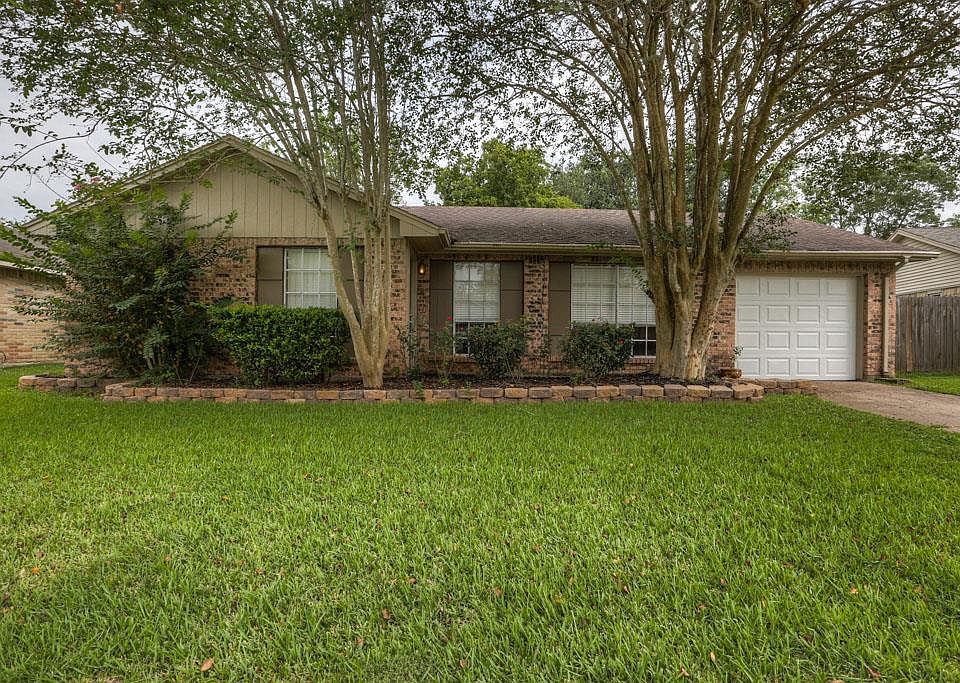 1st image of 2923 Windemere Dr