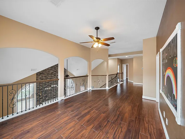 2438 Ripplewood Dr — Photo 16
