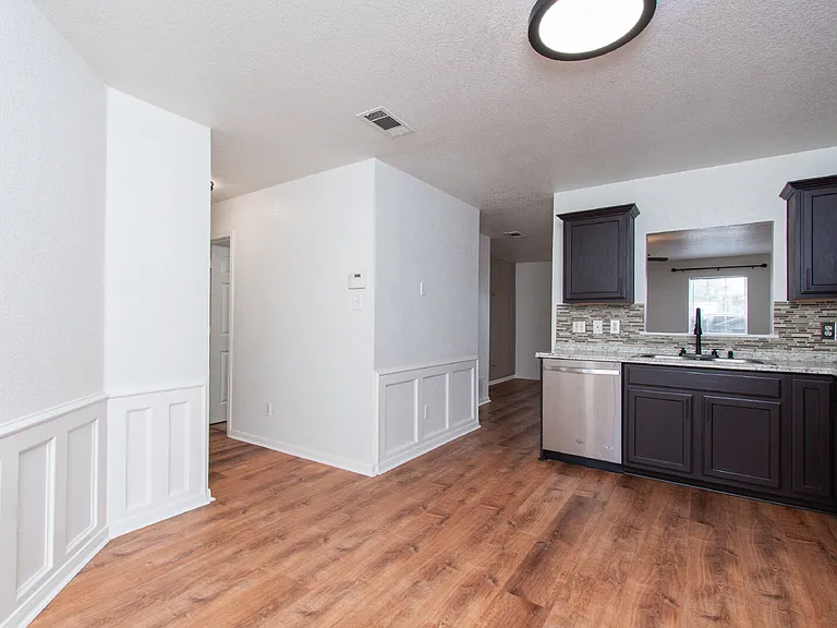 1213 Fox Creek Dr — Photo 6