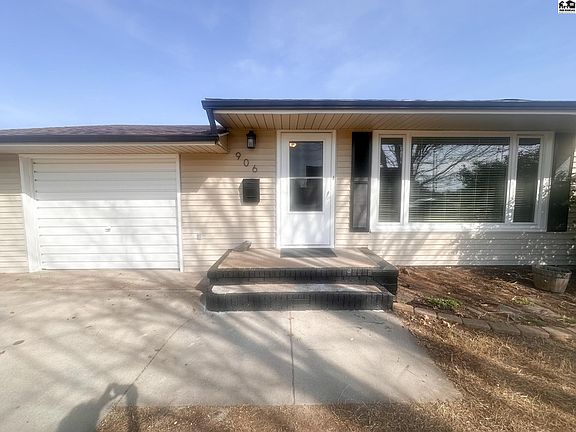 4th image of 906 Welton St