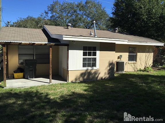 2nd image of 2417 Golfview St