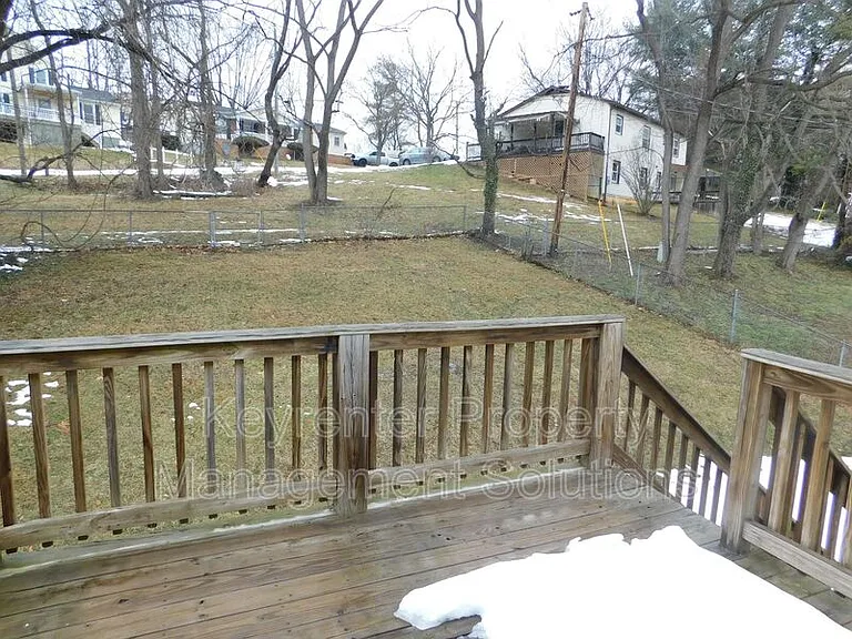 811 E Beverly St #B — Photo 25