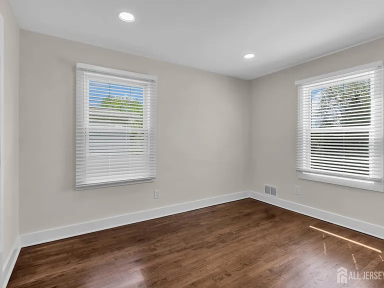 36 Van Buren Ave — Photo 19