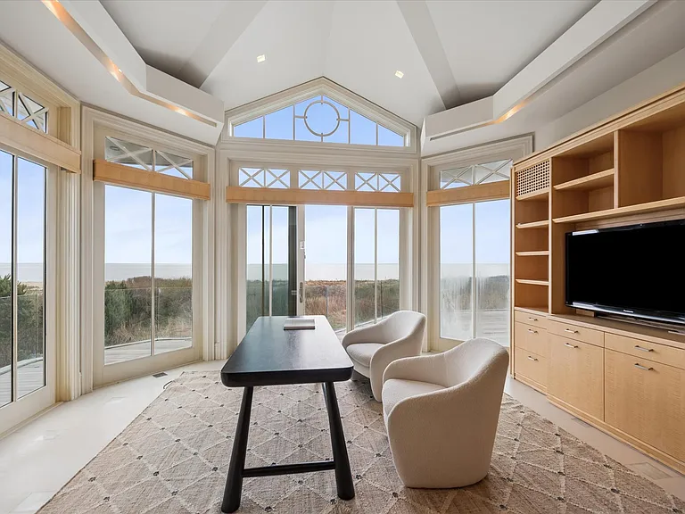 111 Beach Ln — Photo 15