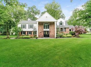 65 Lilyan St, Waldwick, NJ 07463