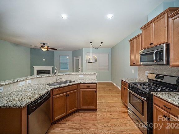 2nd image of 2716 Sawbridge Ln