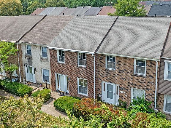 3rd image of 2438 Hardesty Dr S