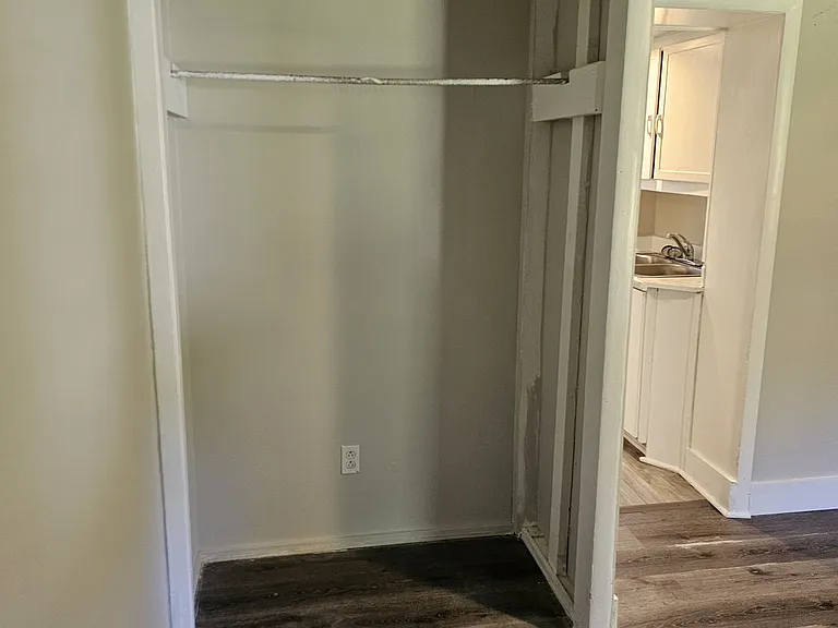 451 E Eufaula St #B — Photo 8
