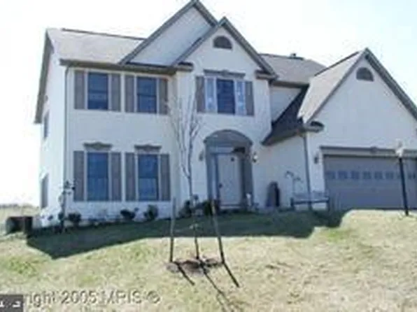 48 Lansing Ct, Falling Waters, WV 25419