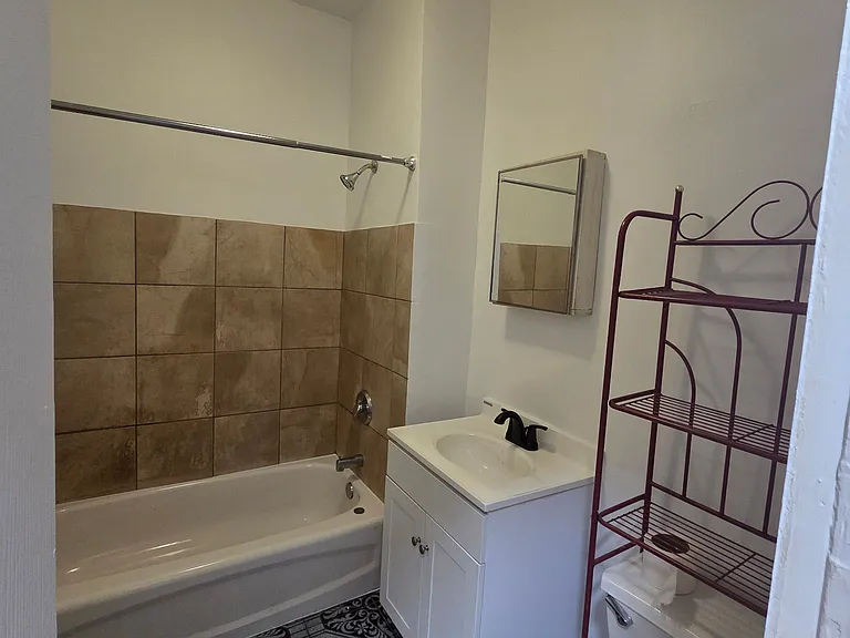 1142 E 67th St #1 — Photo 9