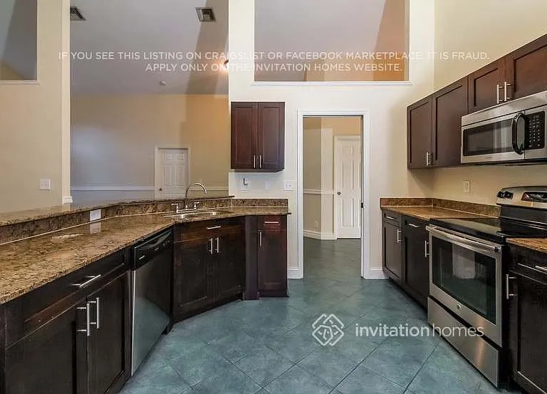 6821 NW 28th Pl — Photo 4