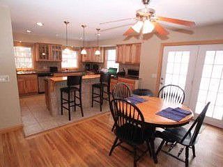 3rd image of 1110 Lynde Dr NE