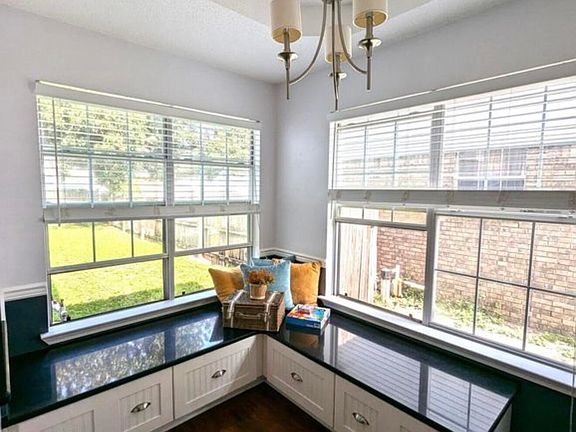 5th image of 431 Sandy Ridge Cir