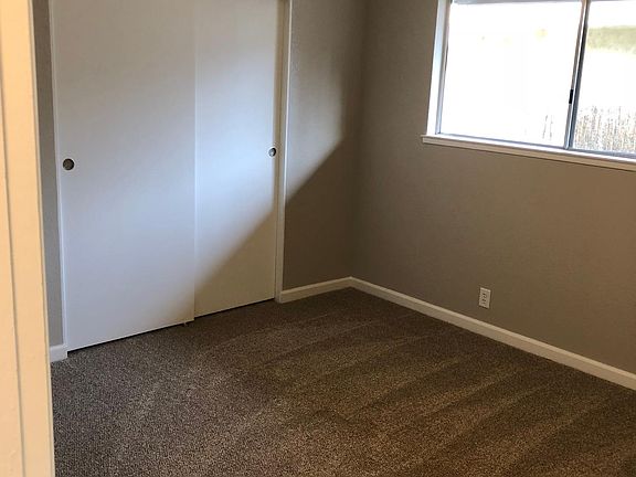 5th image of 2660 Woodridge Ct #17