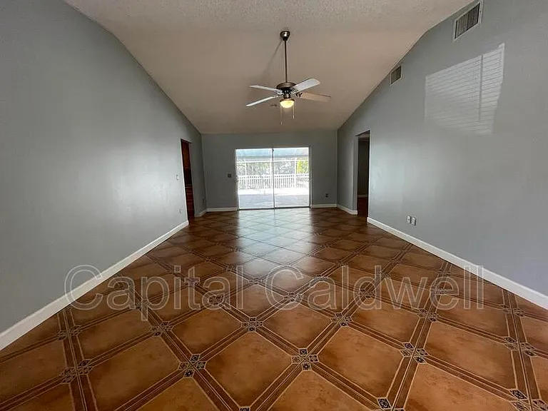 12813 Starling Dr — Photo 5