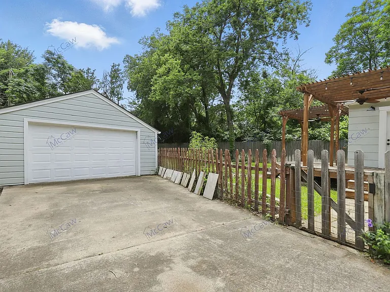 2516 Primrose Ave — Photo 20
