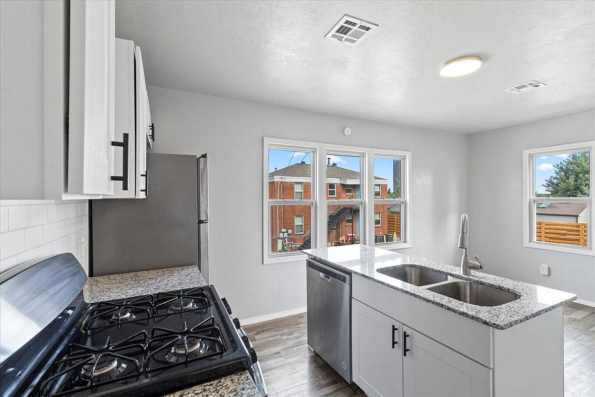 2 bed, $1,125 — Photo 2