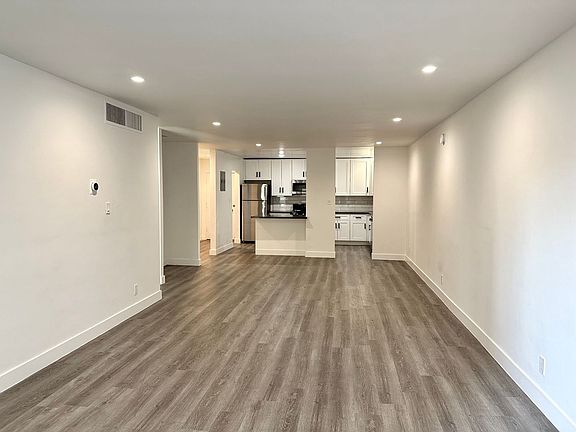 4th image of 117 N Hamilton Dr APT 203