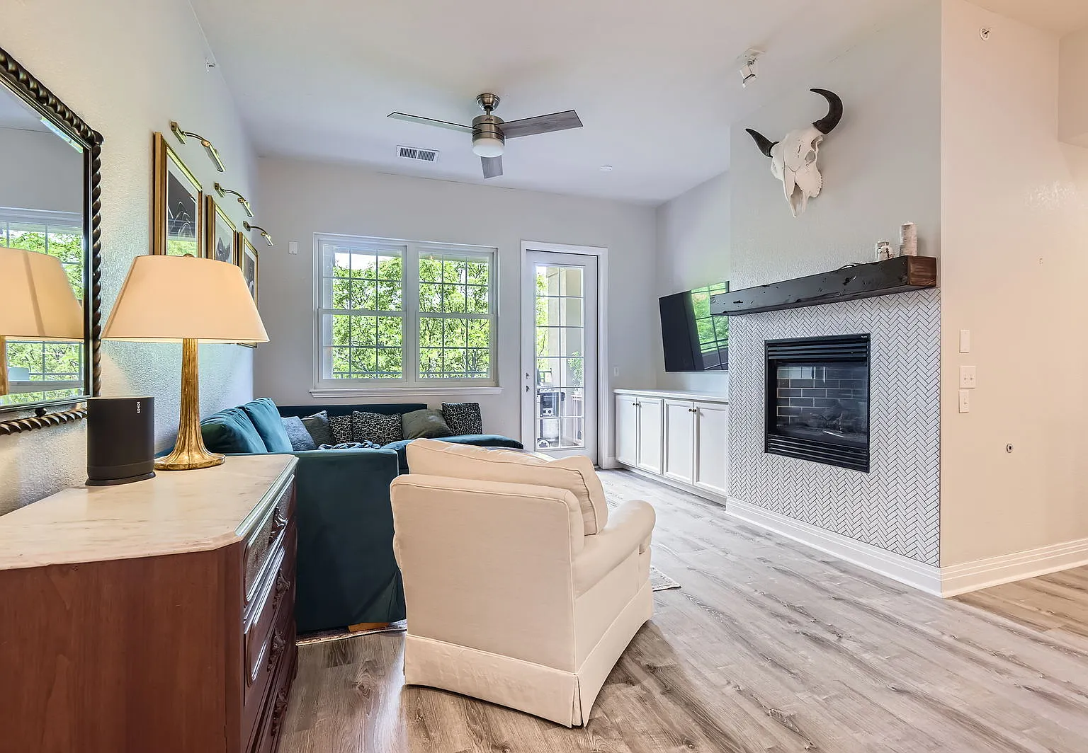 2 bed, 1021 sqft, $2,550 — Photo 4