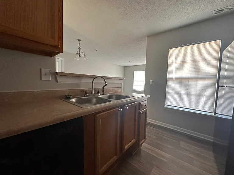 2 Bed 2 bath - Kitchen