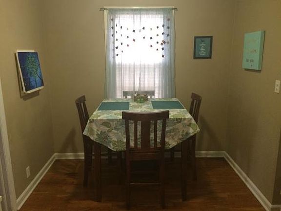 Dining alcove