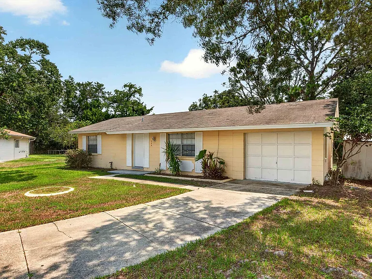 328 Palos Ct — Photo 2