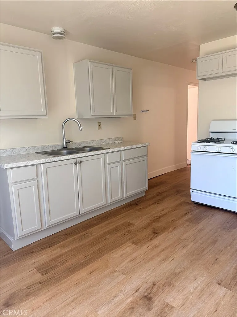 3 bed, 1000 sqft, $1,675 — Photo 4