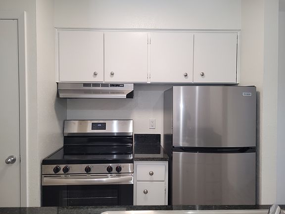 2nd image of 4432 Buena Vista St APT 103
