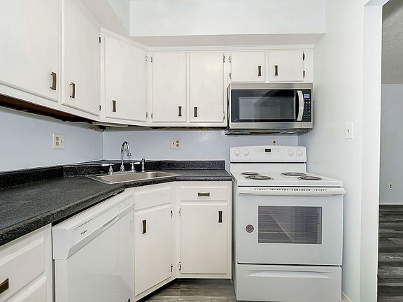 4th image of 915 N Muessing St #1B-1Ba