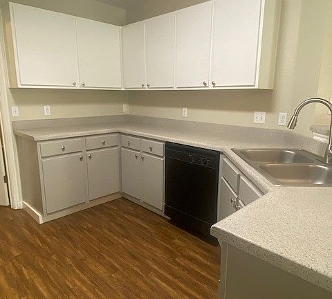 5th image of 2303 Granberry Dr Unit A