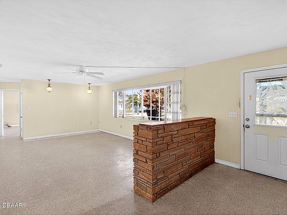 5th image of 60 Benjamin Dr