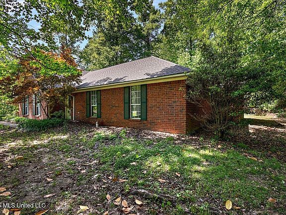 2nd image of 201 Brookwood Dr