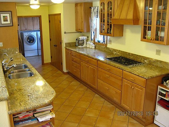 Italian floor tile