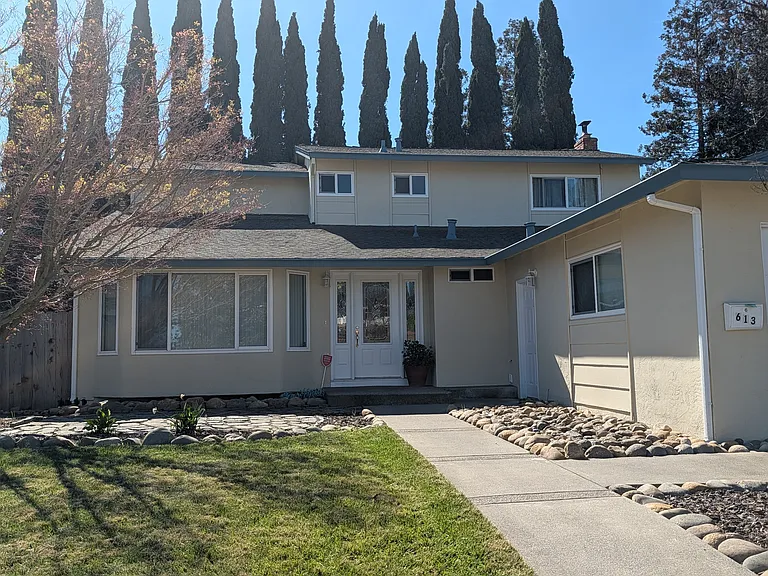 613 Whitehall Cir — Photo 3