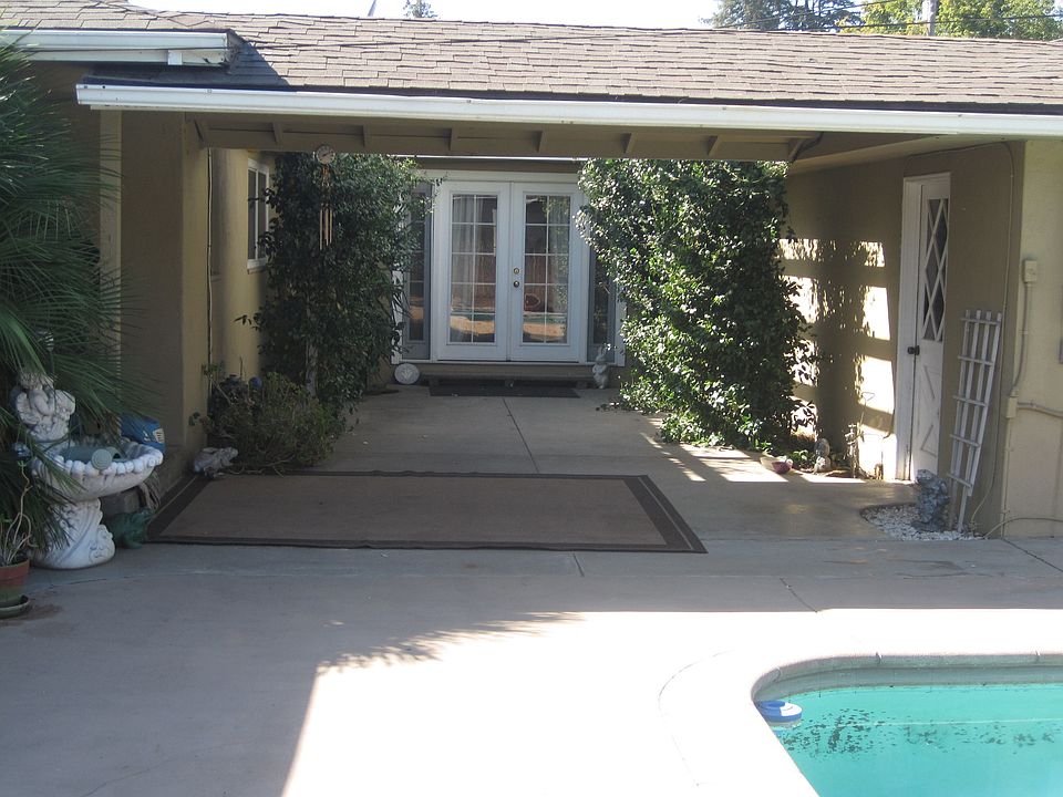 1st image of 2421 Canal Dr