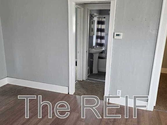 2nd image of 1023 Barrie Ave