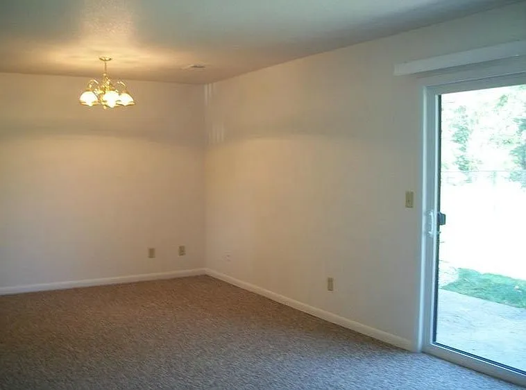 424 E Elm St #424 — Photo 6