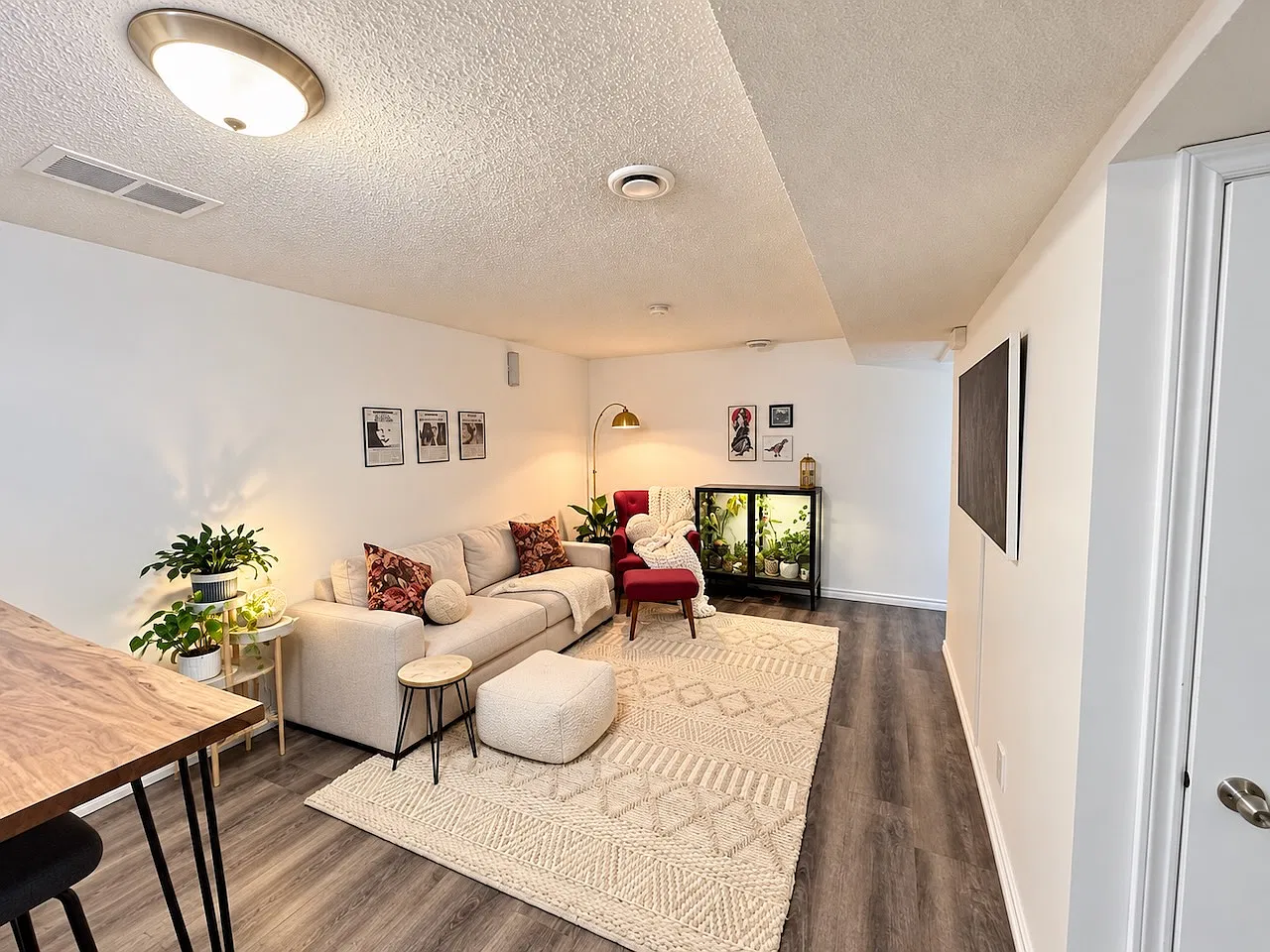 Greenview 2 Bed 1 Bath Basement Suite with Private Entrance and Parkin — Photo 1
