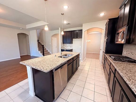 2nd image of 2060 Avondown Rd