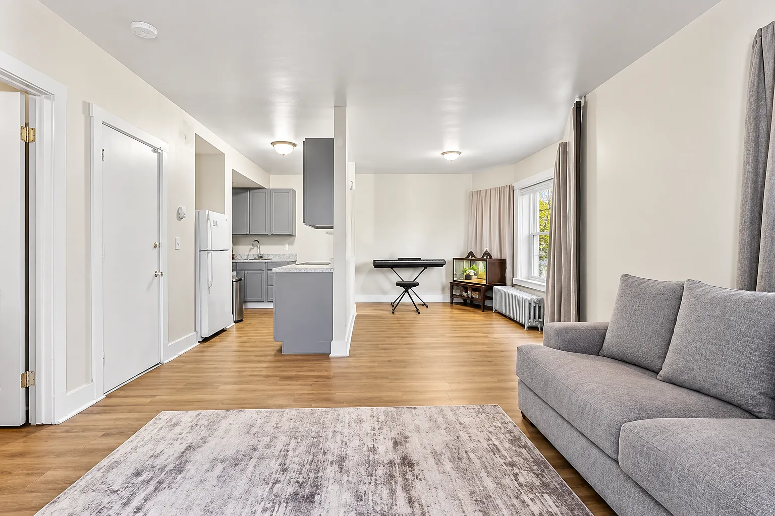 1 bed, 1.0 bath, 849 sqft, $1,500 — Photo 2